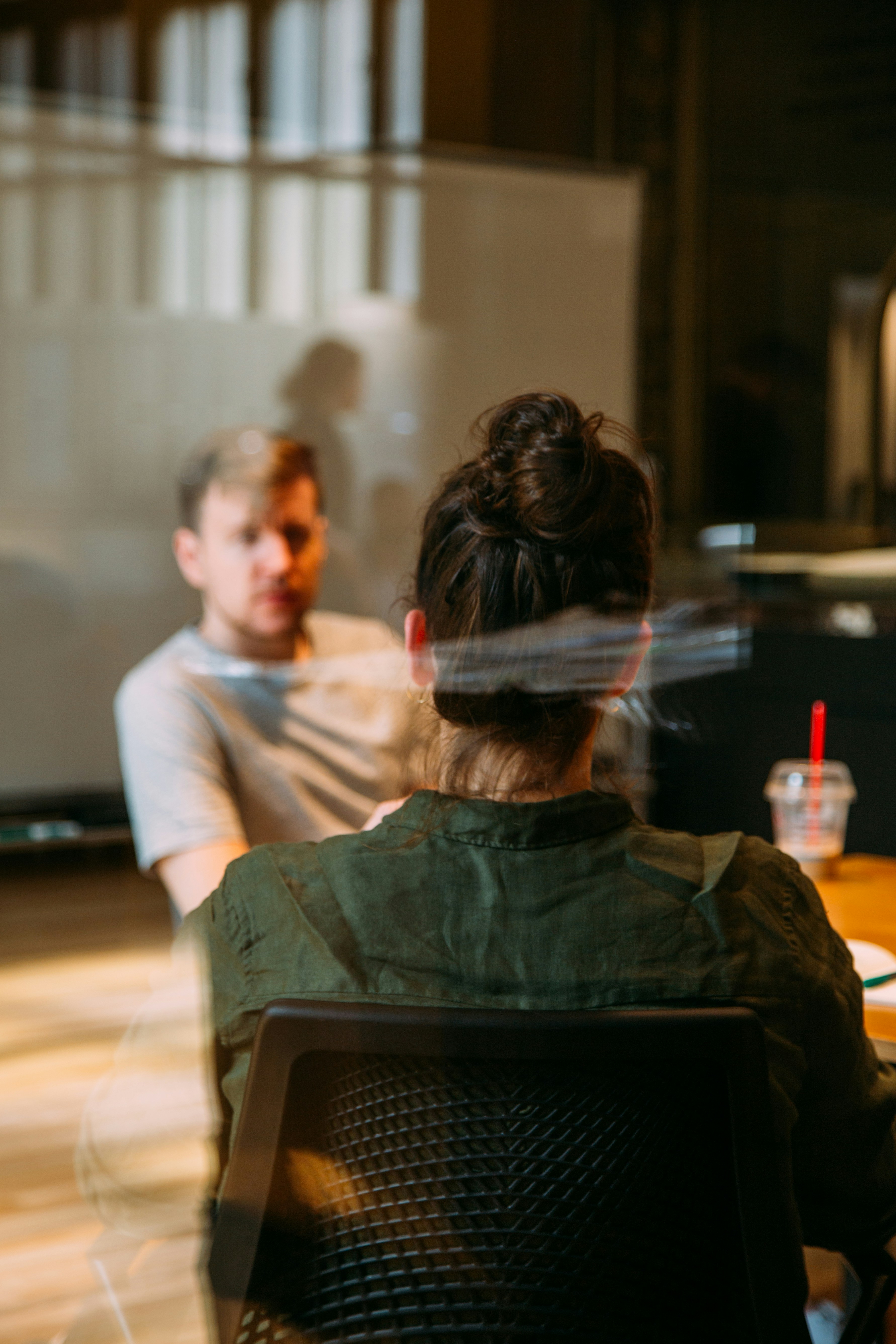 charlesdeluvio-rRWiVQzLm7k-unsplash Probation period meeting image